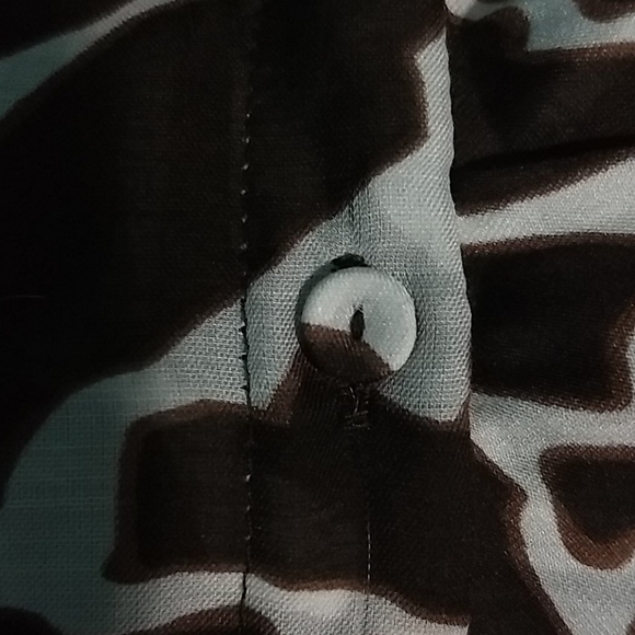 Ann Taylor Loft giraffe print short sleeved blouse - Picture 6 of 7